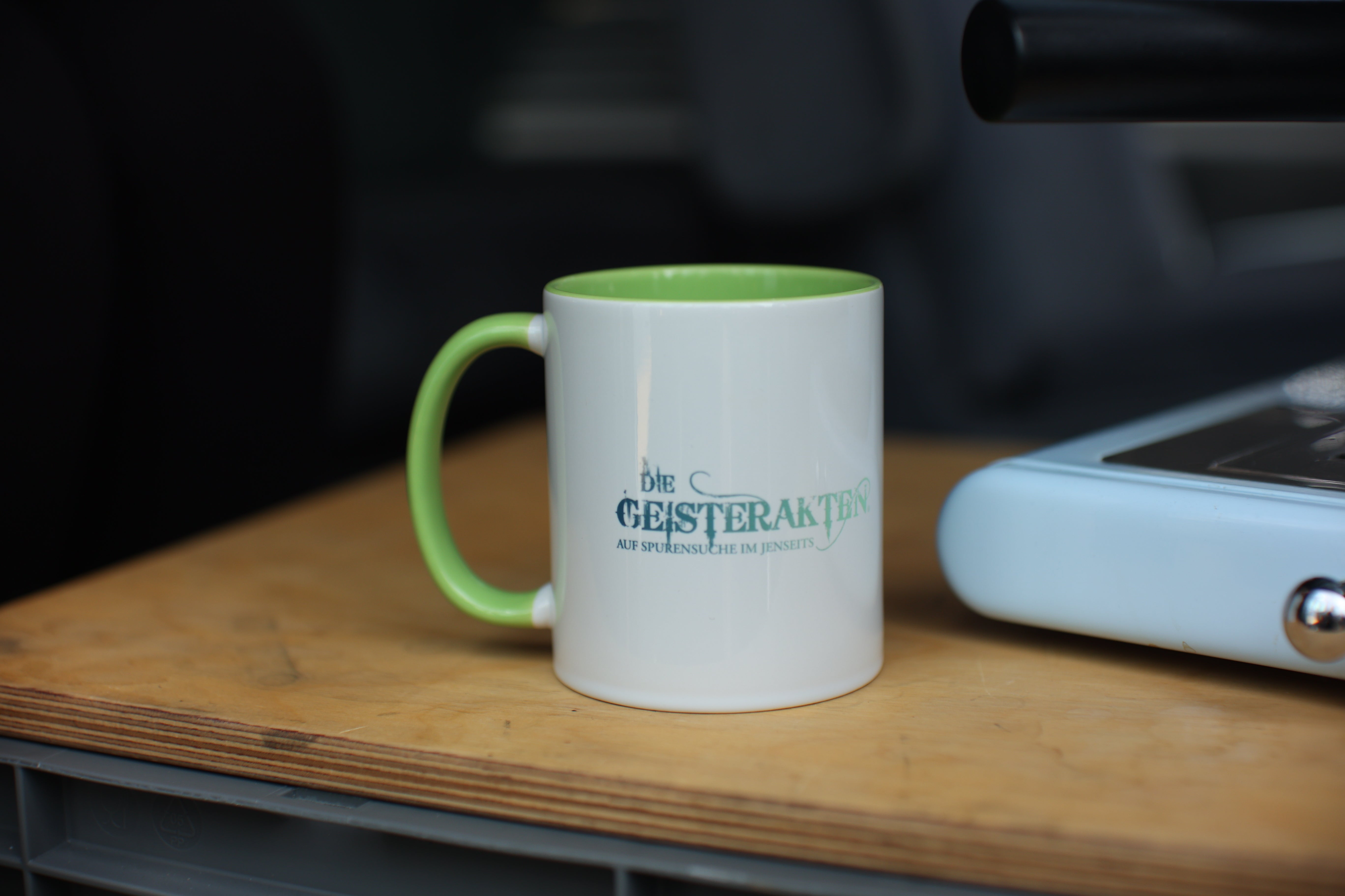 Keramiktasse – Motiv "Geisterakten-Team im Jet 02"