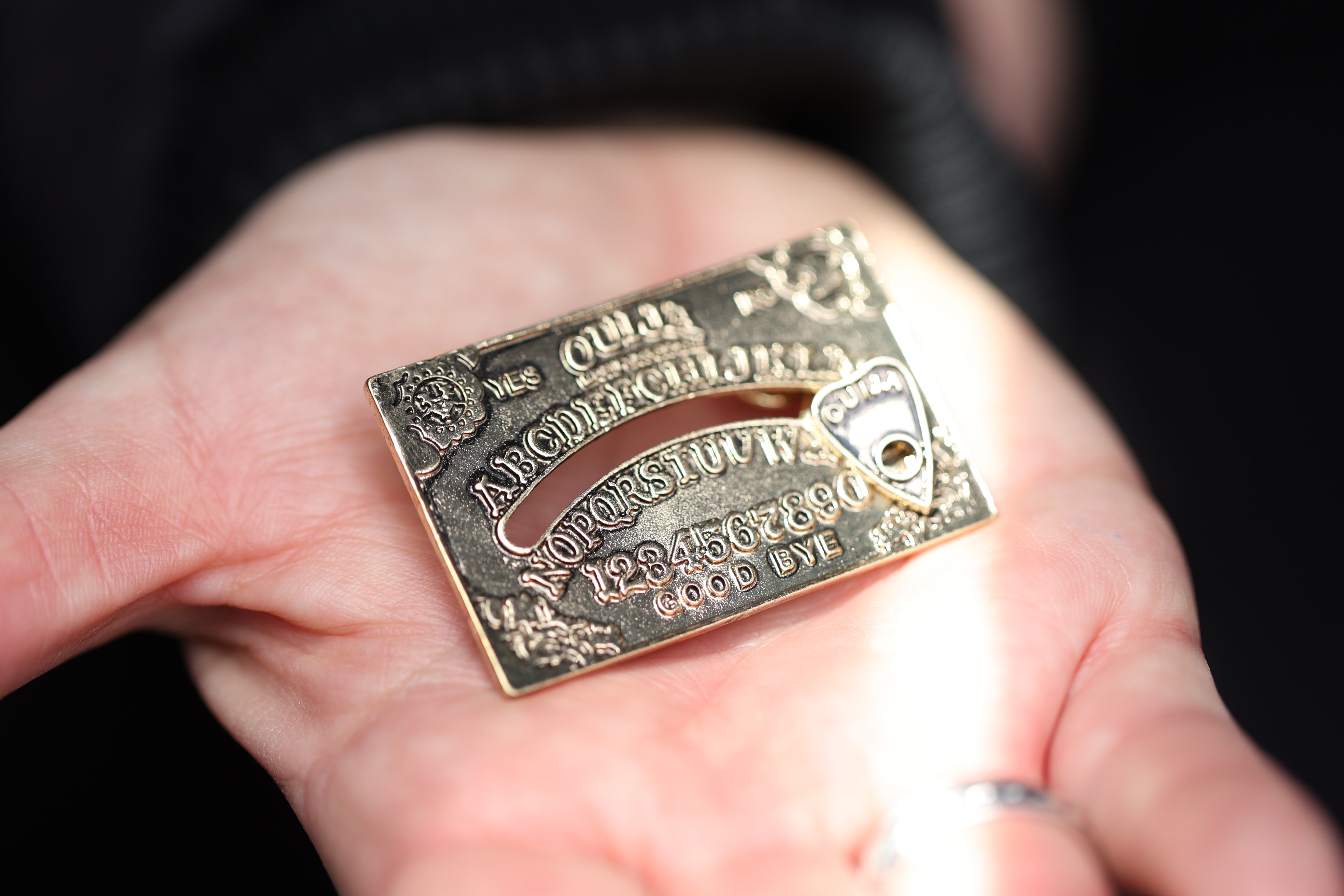 Anstecknadel "Ouija-Board"