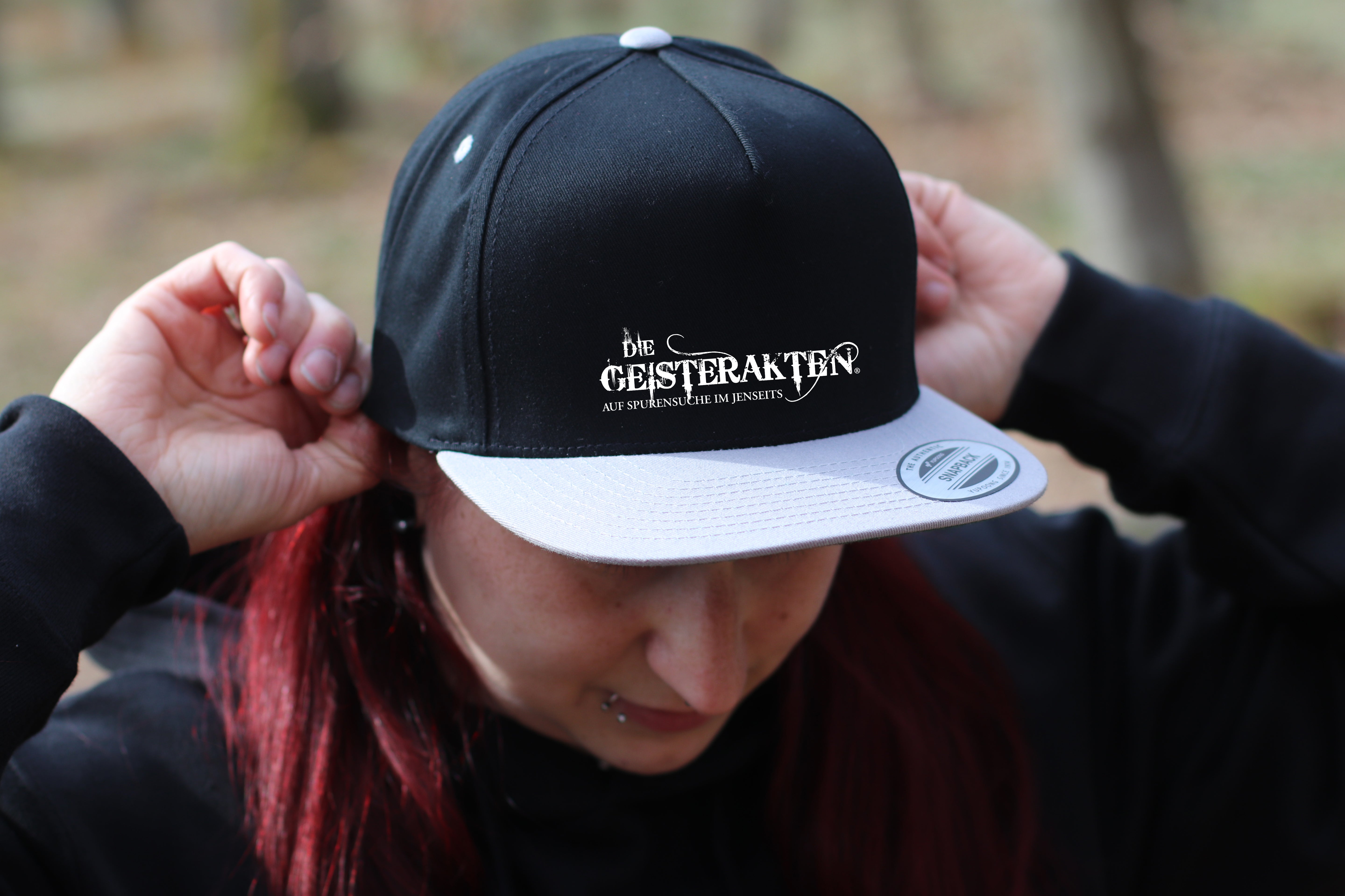Snapback-Cap – Motiv "Geisterakten" (one-size)