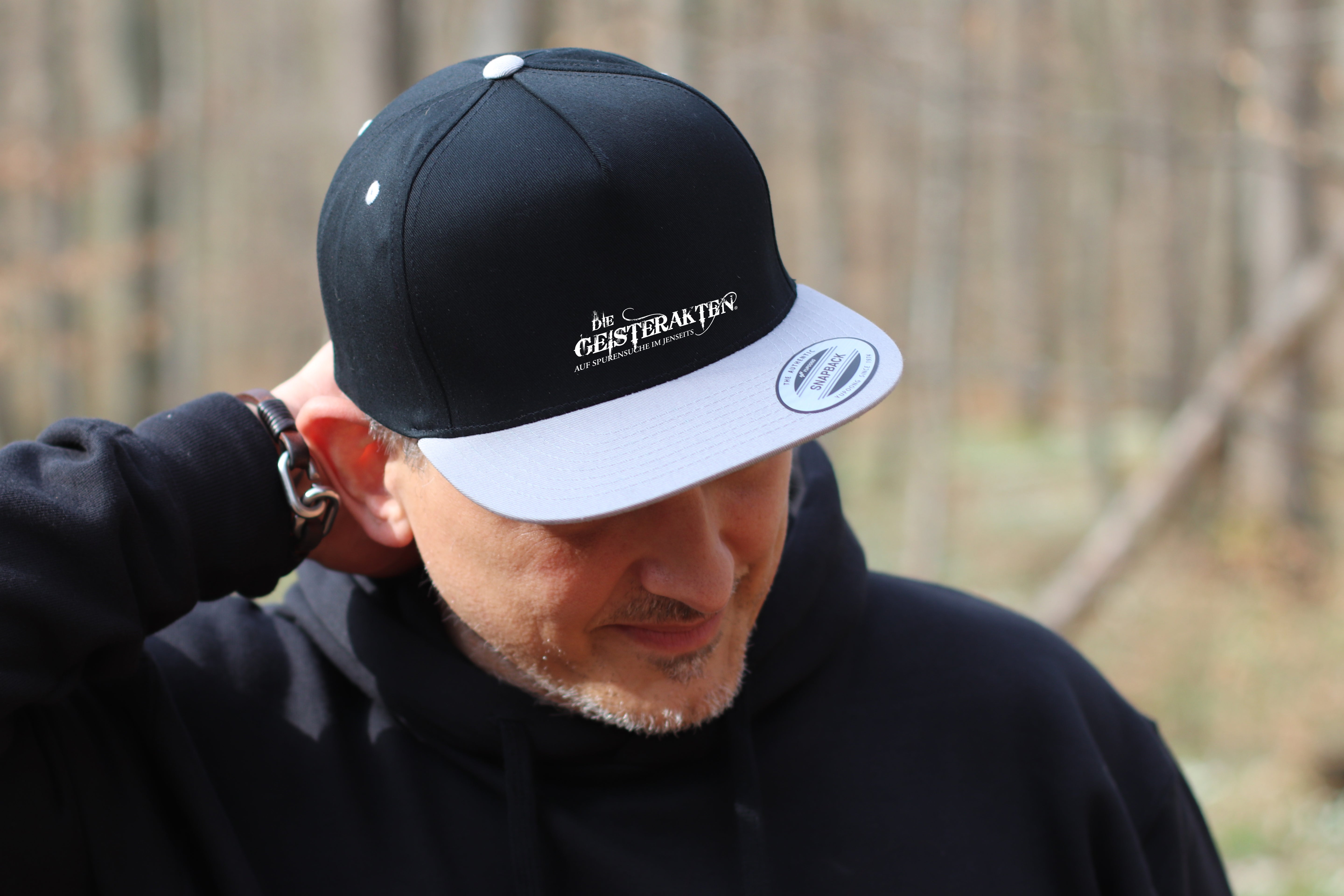 Snapback-Cap – Motiv "Geisterakten" (one-size)