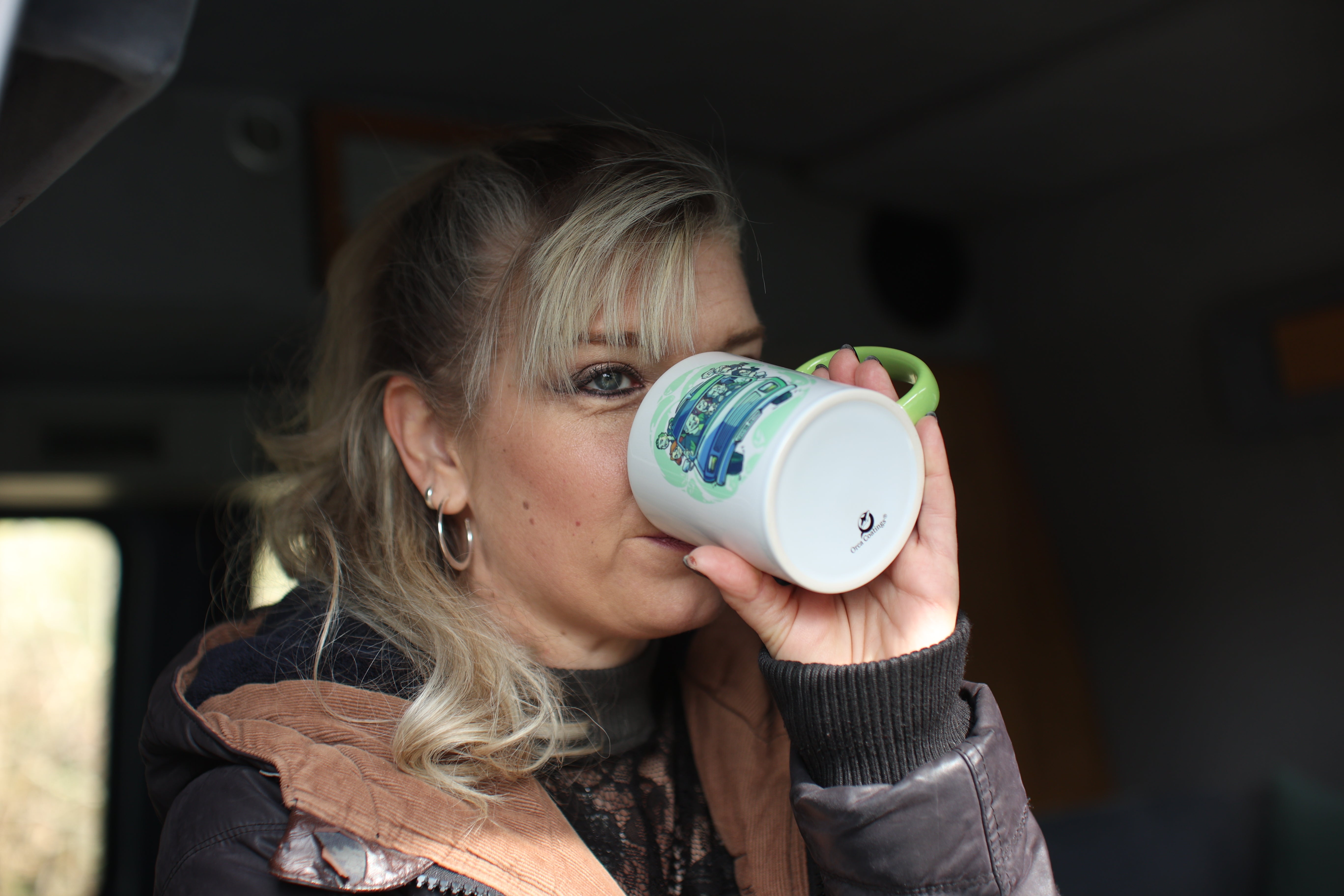 Keramiktasse – Motiv "Geisterakten-Team im Jet 02"